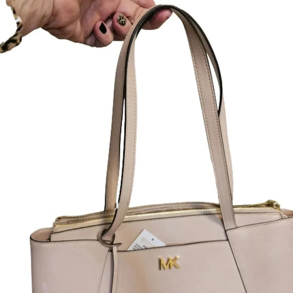 Michael Kors Maddie Tote - Picture 3 of 16